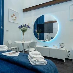 Skyhouse Chiaia 2* Neapel